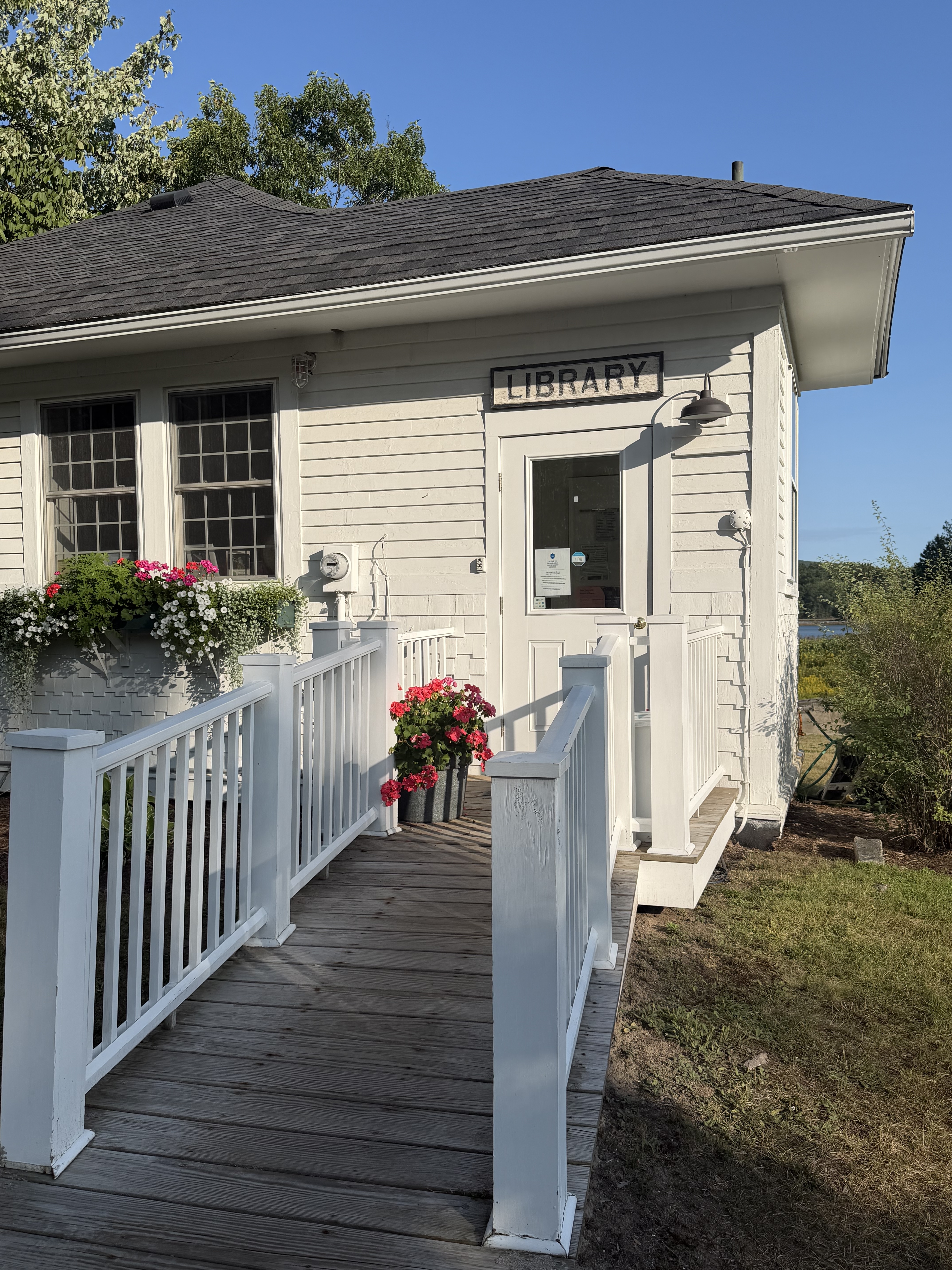 una piccola biblioteca sulla costa del Maine